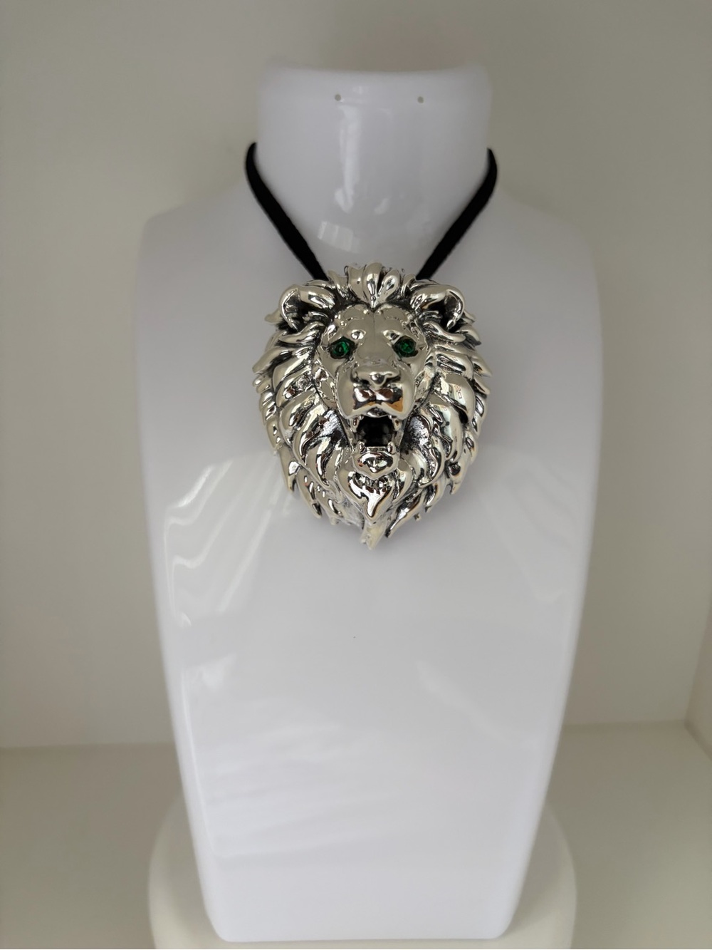 Huge Sterling Silver 925 Lion Head Pendant with Green Eyes,cord not included.